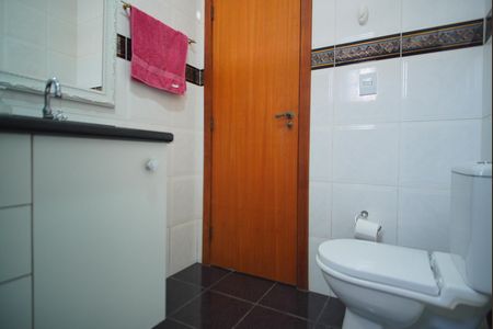 Casa à venda com 329m², 4 quartos e 4 vagasBanheiro Corredor