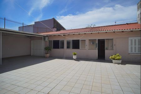 Casa à venda com 329m², 4 quartos e 4 vagasFundos da Casa