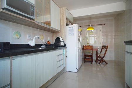 Casa à venda com 329m², 4 quartos e 4 vagasCozinha