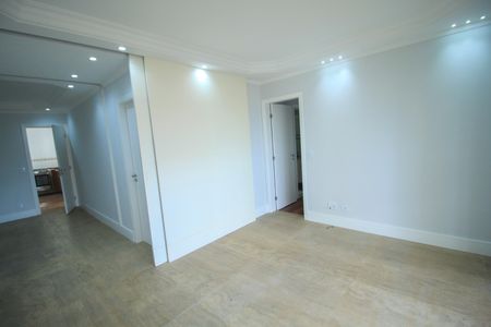 Apartamento para alugar com 107m², 3 quartos e 2 vagas Apartamento para alugar com 107m², 3 quartos e 2 vagasSala