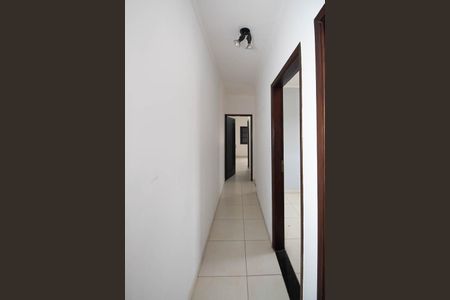 Casa para alugar com 120m², 4 quartos e 2 vagas Casa para alugar com 120m², 4 quartos e 2 vagasCorredor