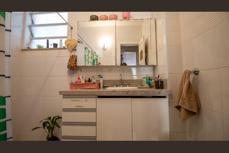 Apartamento à venda com 95m², 2 quartos e sem vaga Apartamento à venda com 95m², 2 quartos e sem vagaBanheiro