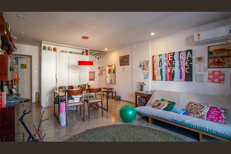 Apartamento à venda com 95m², 2 quartos e sem vaga Apartamento à venda com 95m², 2 quartos e sem vagaSala