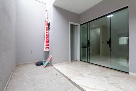 Casa à venda com 122m², 3 quartos e 2 vagas Casa à venda com 122m², 3 quartos e 2 vagasÁrea de Servoço