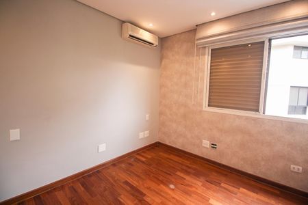 Apartamento à venda com 420m², 4 quartos e 4 vagasSuíte 2
