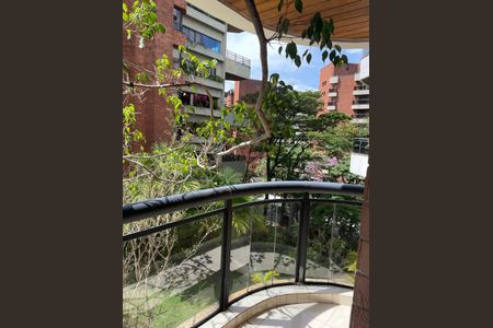 Apartamento para alugar com 320m², 5 quartos e 4 vagas Apartamento para alugar com 320m², 5 quartos e 4 vagasVista