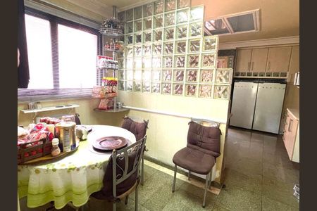 Apartamento para alugar com 320m², 5 quartos e 4 vagas Apartamento para alugar com 320m², 5 quartos e 4 vagasCozinha