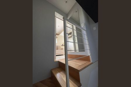 Escada de apartamento para alugar com 1 quarto, 76m² em Itaim Bibi, São Paulo