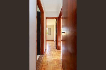 Casa à venda com 170m², 2 quartos e 2 vagas Casa à venda com 170m², 2 quartos e 2 vagasCorredor