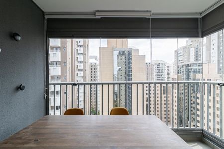 Varanda de kitnet/studio para alugar com 1 quarto, 27m² em Moema, São Paulo