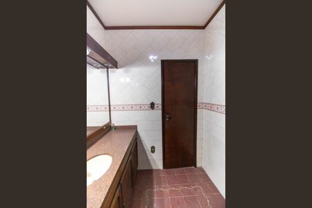 Casa de condomínio à venda com 420m², 5 quartos e 4 vagas Casa de condomínio à venda com 420m², 5 quartos e 4 vagasBanheiro Social