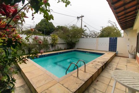 Casa de condomínio à venda com 420m², 5 quartos e 4 vagas Casa de condomínio à venda com 420m², 5 quartos e 4 vagasÁrea externa