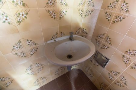 Casa de condomínio à venda com 420m², 5 quartos e 4 vagas Casa de condomínio à venda com 420m², 5 quartos e 4 vagasBanheiro de serviço