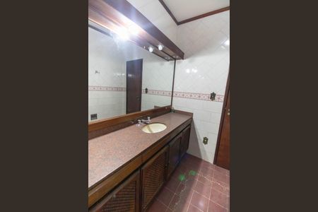 Casa de condomínio à venda com 420m², 5 quartos e 4 vagas Casa de condomínio à venda com 420m², 5 quartos e 4 vagasBanheiro Social