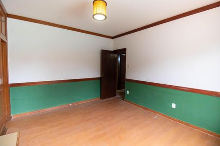 Casa de condomínio à venda com 420m², 5 quartos e 4 vagas Casa de condomínio à venda com 420m², 5 quartos e 4 vagasSuíte