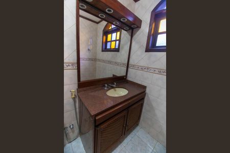 Casa de condomínio à venda com 420m², 5 quartos e 4 vagas Casa de condomínio à venda com 420m², 5 quartos e 4 vagasBanheiro da Suíte