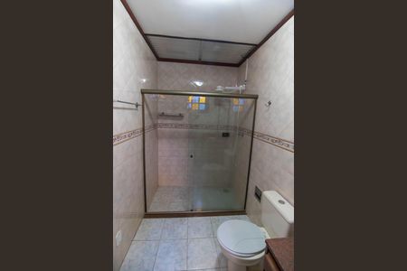 Casa de condomínio à venda com 420m², 5 quartos e 4 vagas Casa de condomínio à venda com 420m², 5 quartos e 4 vagasBanheiro da Suíte