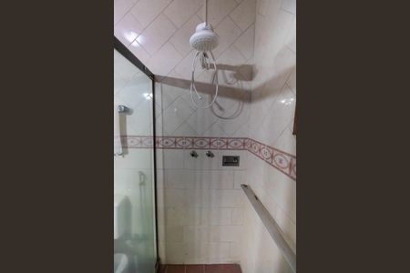 Casa de condomínio à venda com 420m², 5 quartos e 4 vagas Casa de condomínio à venda com 420m², 5 quartos e 4 vagasBanheiro Social