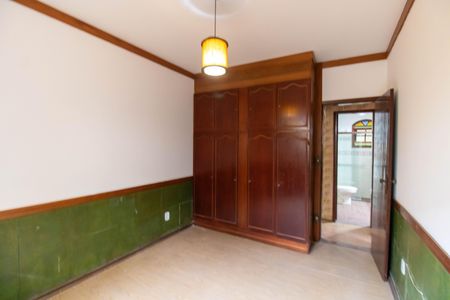 Casa de condomínio à venda com 420m², 5 quartos e 4 vagas Casa de condomínio à venda com 420m², 5 quartos e 4 vagasQuarto