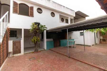 Casa de condomínio à venda com 420m², 5 quartos e 4 vagas Casa de condomínio à venda com 420m², 5 quartos e 4 vagasÁrea externa