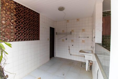 Casa de condomínio à venda com 420m², 5 quartos e 4 vagas Casa de condomínio à venda com 420m², 5 quartos e 4 vagasÁrea de Serviço