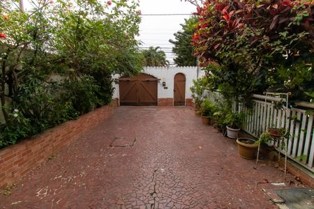 Casa de condomínio à venda com 420m², 5 quartos e 4 vagas Casa de condomínio à venda com 420m², 5 quartos e 4 vagasÁrea externa