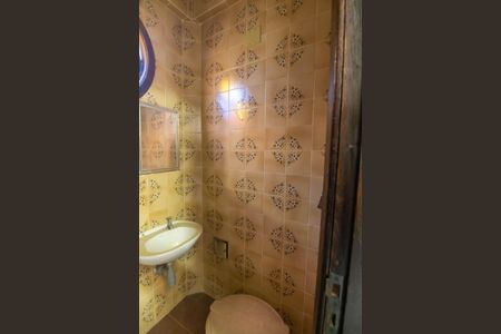 Casa de condomínio à venda com 420m², 5 quartos e 4 vagas Casa de condomínio à venda com 420m², 5 quartos e 4 vagasBanheiro de serviço