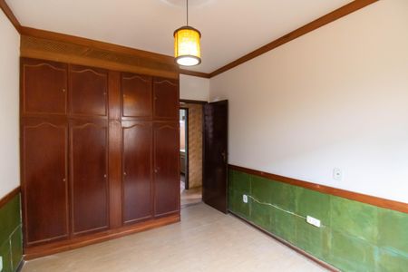 Casa de condomínio à venda com 420m², 5 quartos e 4 vagas Casa de condomínio à venda com 420m², 5 quartos e 4 vagasQuarto