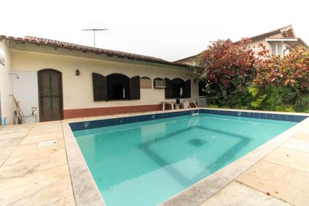 Casa de condomínio à venda com 420m², 5 quartos e 4 vagas Casa de condomínio à venda com 420m², 5 quartos e 4 vagasÁrea externa