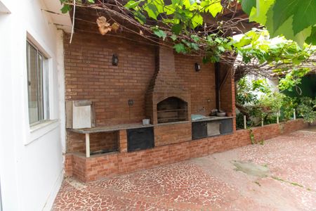 Casa de condomínio à venda com 420m², 5 quartos e 4 vagas Casa de condomínio à venda com 420m², 5 quartos e 4 vagasÁrea externa