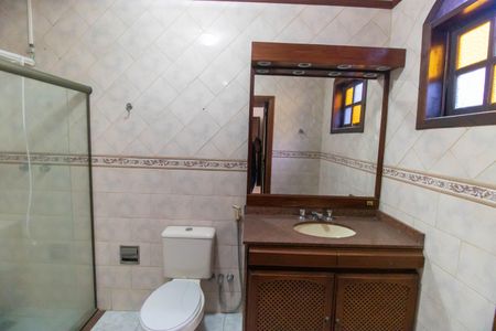 Casa de condomínio à venda com 420m², 5 quartos e 4 vagas Casa de condomínio à venda com 420m², 5 quartos e 4 vagasBanheiro da Suíte