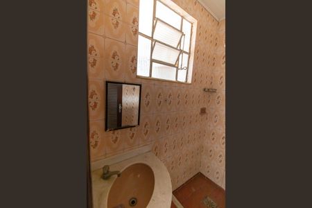 Casa de condomínio à venda com 420m², 5 quartos e 4 vagas Casa de condomínio à venda com 420m², 5 quartos e 4 vagasBanheiro de serviço