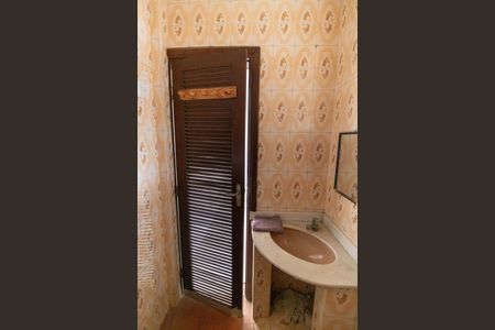 Casa de condomínio à venda com 420m², 5 quartos e 4 vagas Casa de condomínio à venda com 420m², 5 quartos e 4 vagasBanheiro de serviço