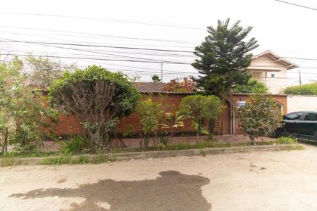 Casa de condomínio à venda com 420m², 5 quartos e 4 vagas Casa de condomínio à venda com 420m², 5 quartos e 4 vagasFachada