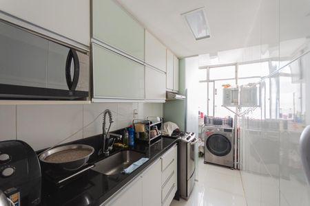 Apartamento à venda com 65m², 2 quartos e 1 vagaCozinha e Área de Serviço
