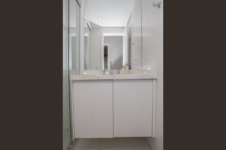 Apartamento à venda com 79m², 2 quartos e 1 vaga Apartamento à venda com 79m², 2 quartos e 1 vagaBanheiro Social