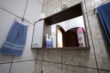 Casa à venda com 100m², 4 quartos e 2 vagasBanheiro 2