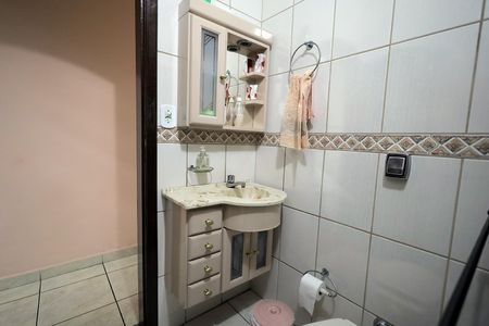 Casa à venda com 100m², 4 quartos e 2 vagasBanheiro