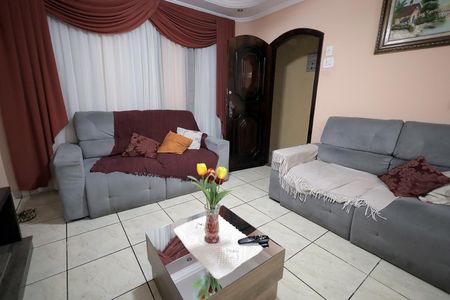 Casa à venda com 100m², 4 quartos e 2 vagasSala