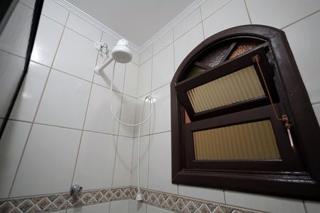 Casa à venda com 100m², 4 quartos e 2 vagasBanheiro