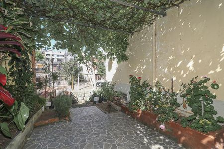 Casa à venda com 169m², 4 quartos e 2 vagasLateral