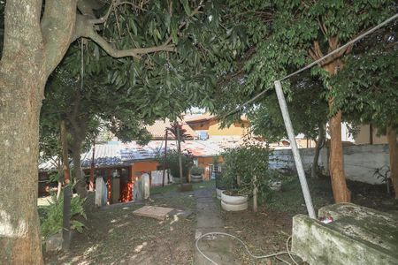 Casa à venda com 169m², 4 quartos e 2 vagasFundos