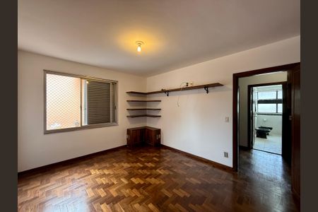 Casa à venda com 491m², 4 quartos e 6 vagas Casa à venda com 491m², 4 quartos e 6 vagasQuarto 2