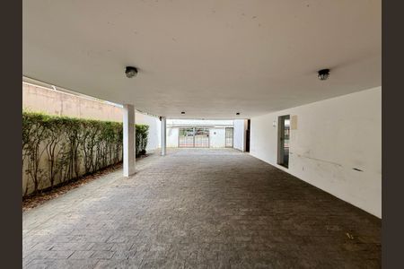 Casa à venda com 491m², 4 quartos e 6 vagas Casa à venda com 491m², 4 quartos e 6 vagasGaragem