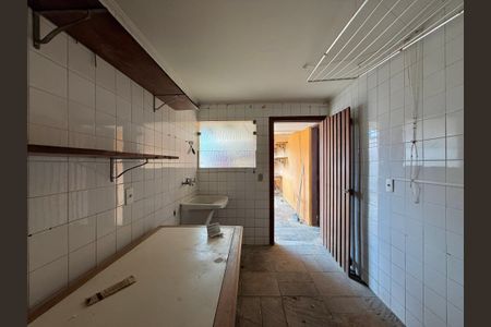 Casa à venda com 491m², 4 quartos e 6 vagas Casa à venda com 491m², 4 quartos e 6 vagasÁrea de Serviço