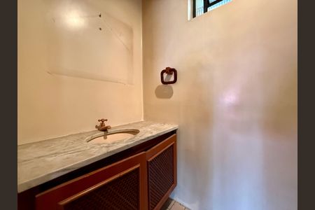 Casa à venda com 491m², 4 quartos e 6 vagas Casa à venda com 491m², 4 quartos e 6 vagasBanheiro 2 Salão Superior