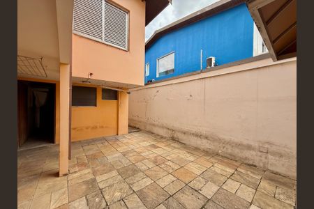 Casa à venda com 491m², 4 quartos e 6 vagas Casa à venda com 491m², 4 quartos e 6 vagasQuintal de Serviço