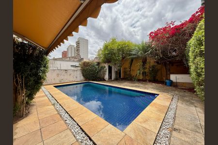 Casa à venda com 491m², 4 quartos e 6 vagas Casa à venda com 491m², 4 quartos e 6 vagasPiscina