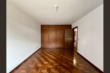 Casa à venda com 491m², 4 quartos e 6 vagas Casa à venda com 491m², 4 quartos e 6 vagasSuíte 1