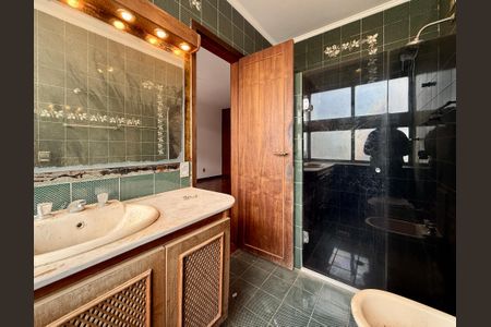 Casa à venda com 491m², 4 quartos e 6 vagas Casa à venda com 491m², 4 quartos e 6 vagasBanheiro Suíte 1
